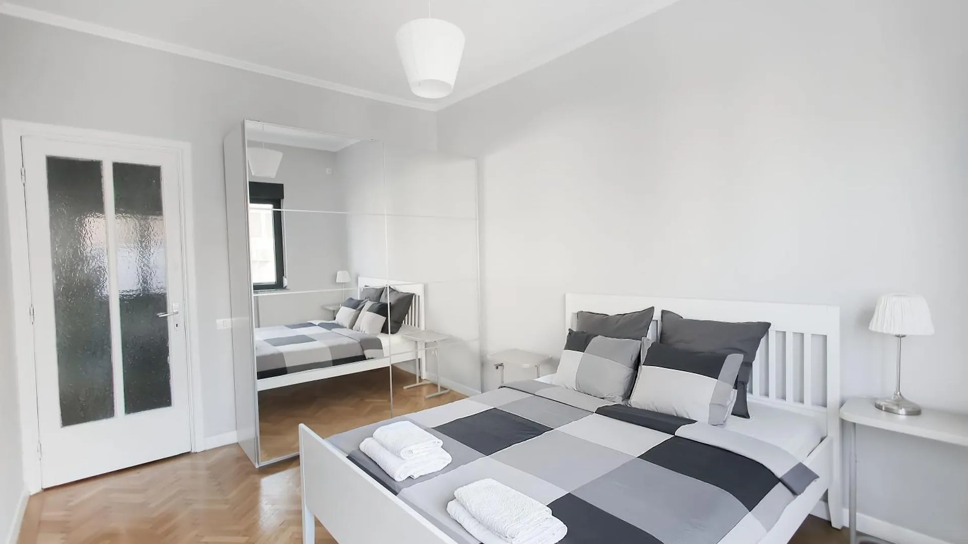Your Deluxe Home In Bucharest Center Apartament